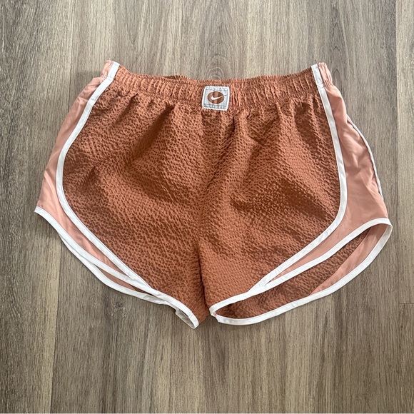 Nike X Revolve Women’s Athletic Shorts Tempo Short Mineral
Clay Rose Large - Picture 2 of 9